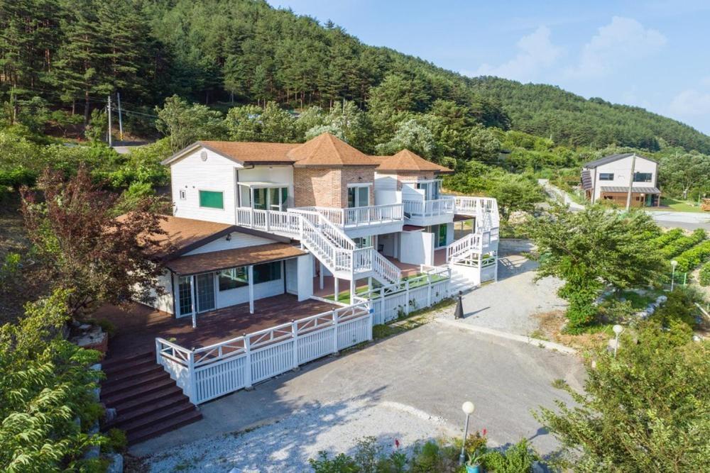 Hotel Gangneung Chunja Yeoinsook Esterno foto